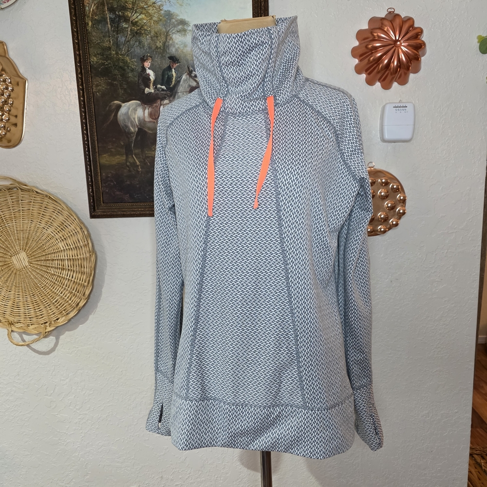 Avalanche Funnel Neck Performance Pullover Size Large Thumbholes